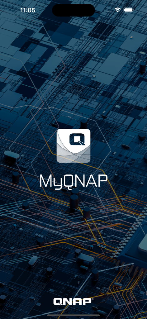 Tela de apresentação do aplicativo móvel MyQNAP com o logotipo do aplicativo em um fundo azul de placa de circuito técnico