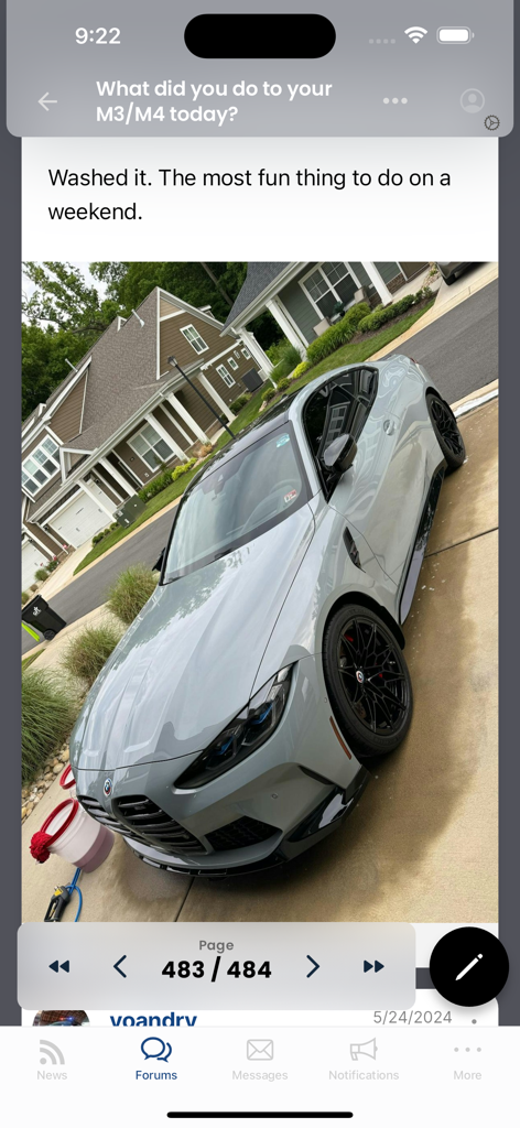 Interfaz de la aplicación Bimmerpost mostrando una publicación de foro con una foto de un coche BMW gris.