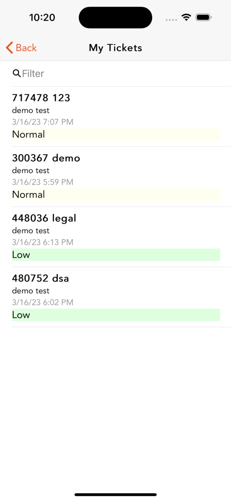 osTicket Admin - Vista mobile dell'elenco dei ticket di supporto nell'app osTicket Admin che mostra ID dei ticket e livelli di priorità