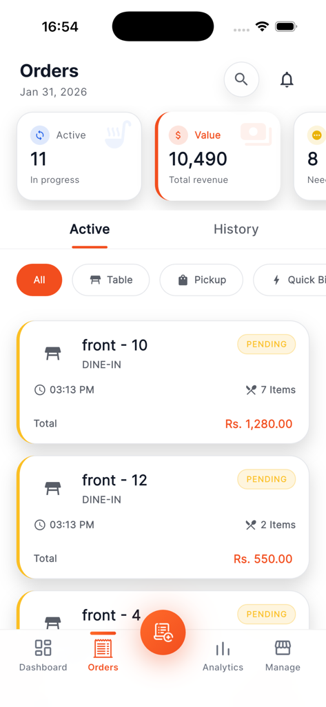 Pantalla de la aplicación móvil Yummy POS que muestra una lista de pedidos activos del restaurante y un resumen de ingresos totales.