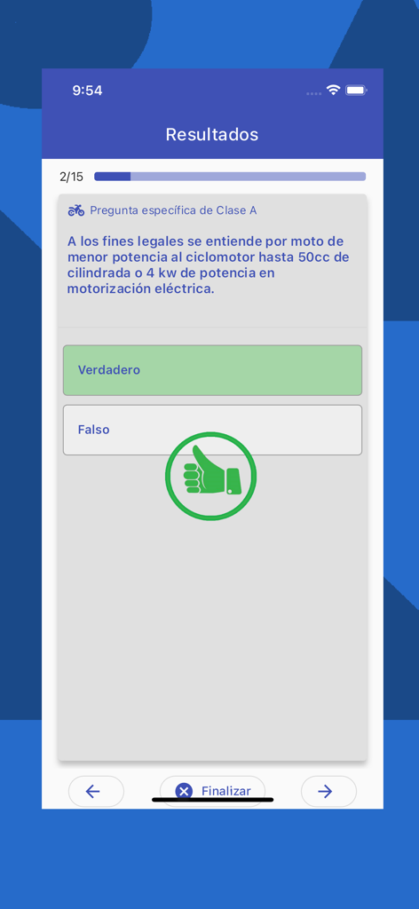 Examen de conducir Motos - Interfaz de la app de examen de conducir de motos mostrando una pregunta de verdadero o falso con un ícono de pulgar hacia arriba verde que indica una respuesta correcta