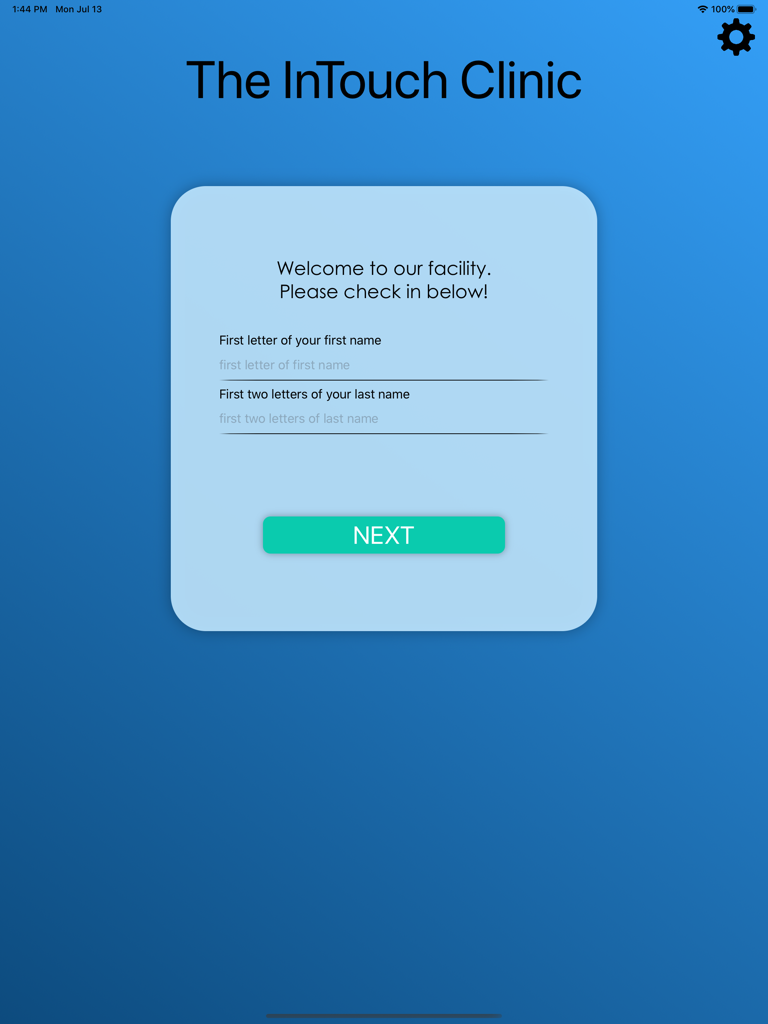 Interfaz del iPad para el registro de pacientes que muestra campos de entrada de nombre y un botón siguiente