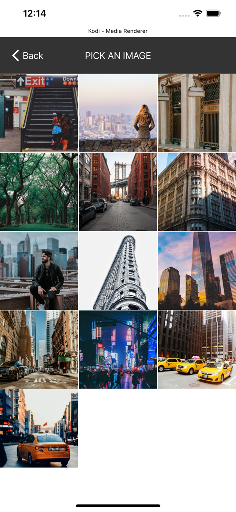 Pantalla de la aplicación Photo TV Cast que muestra una cuadrícula de imágenes de la galería para seleccionar y transmitir al televisor