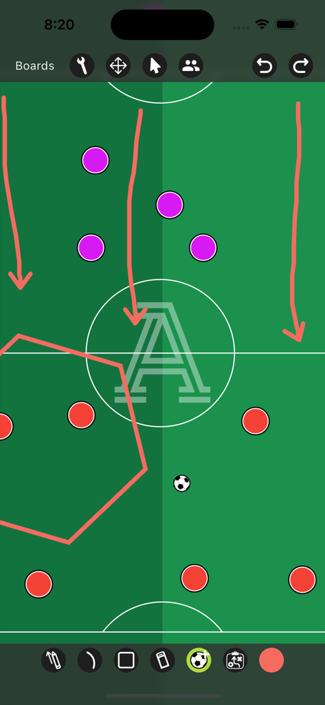 Tactical Pitch - Soccer tactical pitch interface showing player positions and movement strategy arrows