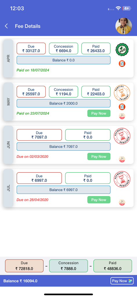 Panel que muestra el estado de pago de las cuotas escolares mensuales y los detalles del saldo pendiente