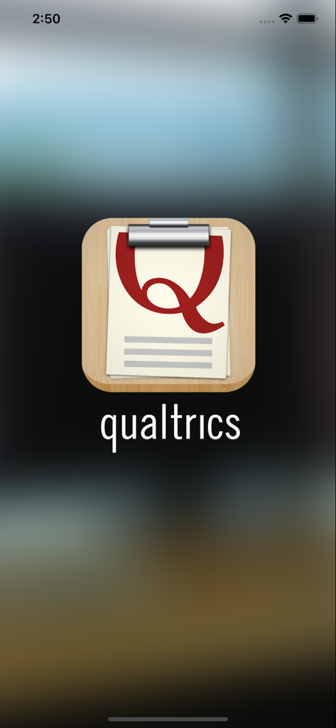 Qualtrics Surveys - Icona dell'app Qualtrics Surveys con un'icona di clipboard con un logo Q rosso su sfondo scuro