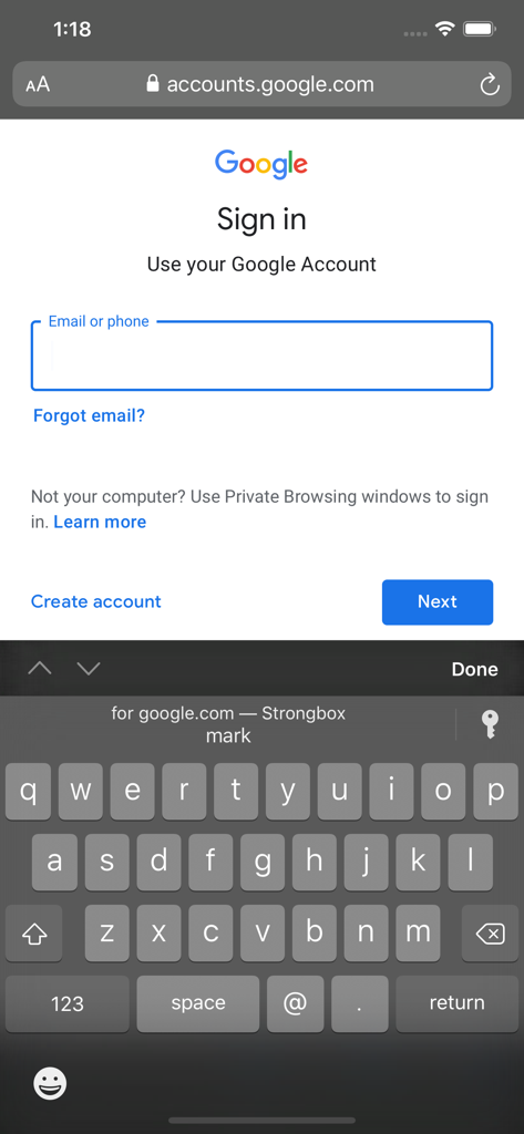 iPhoneでのGoogleログインに対するStrongbox Proの自動入力候補。