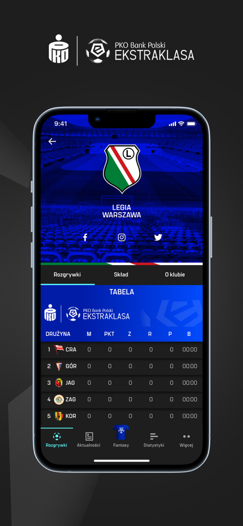 Un teléfono móvil mostrando la tabla de la liga de la aplicación de fútbol Ekstraklasa y el perfil del equipo Legia de Varsovia