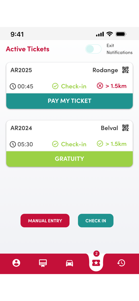 Interfaz de la aplicación P+R CFL que muestra dos tickets de estacionamiento activos con opciones para pagar o reclamar la gratuidad.