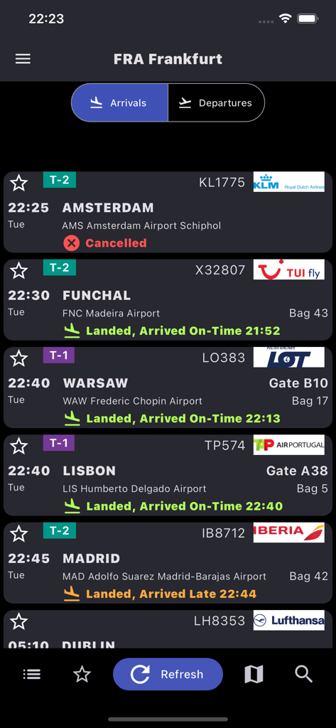 Mobile app screen showing flight arrivals with real-time status gate numbers and baggage claim info