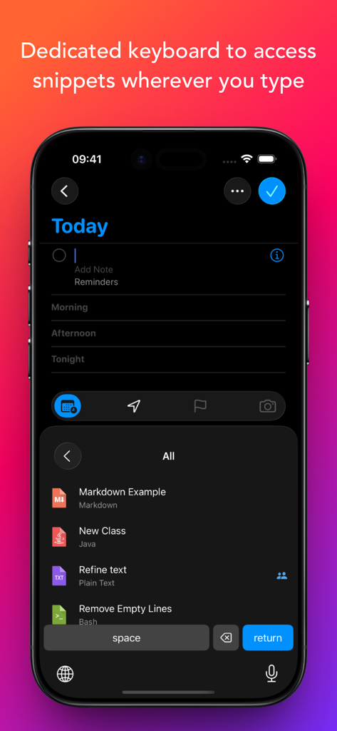 Snippety - Snippets Manager - Captura de tela do iPhone mostrando o teclado personalizado Snippety com uma lista de snippets salvos para fácil inserção