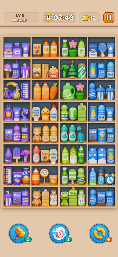 Goods Triple Match Sorting 3D のゲームプレイ画面。木製の棚にカラフルな3Dオブジェクトが表示されています