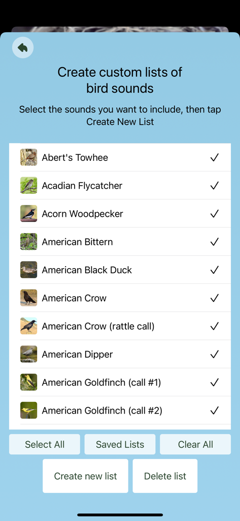 Chirp! Bird Songs & Calls USA - Una schermata nell'app Chirp che mostra una checklist di specie di uccelli come il corvo americano e il lucherino per creare elenchi di suoni personalizzati
