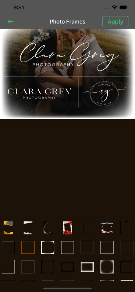 A interface do aplicativo Photo Lab mostrando uma foto de um casal com molduras personalizadas e sobreposições de texto