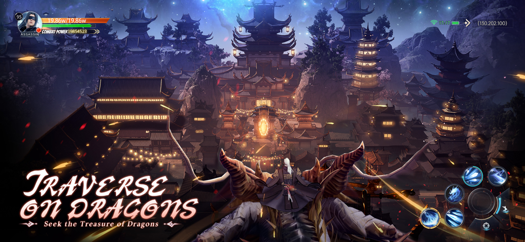 Um personagem montado em um grande dragão sobre uma cidade antiga brilhante à noite em Ancient Seal The Exorcist.