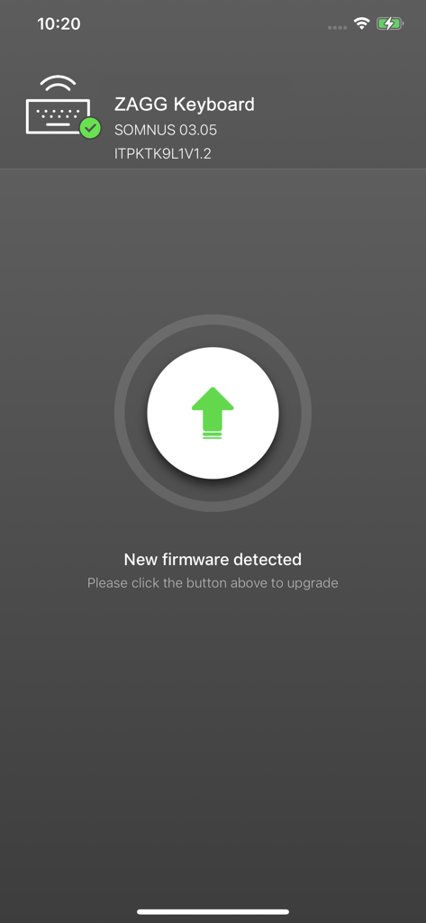 Interfaz de la aplicación Teclado ZAGG que muestra un mensaje de que se ha detectado nuevo firmware con un botón de actualización verde.