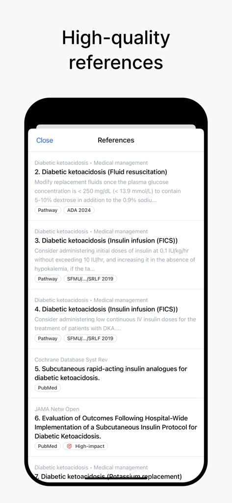 Una pantalla móvil que muestra referencias médicas de alta calidad y evidencia clínica dentro de la aplicación Pathway