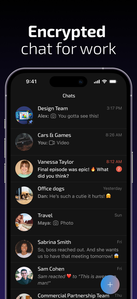 Clamshell Chat - Be Funnier - Clamshell Chat 앱의 인터페이스로, 업무 및 소셜 그룹에 대한 암호화된 메시지 스레드 목록을 보여줍니다.