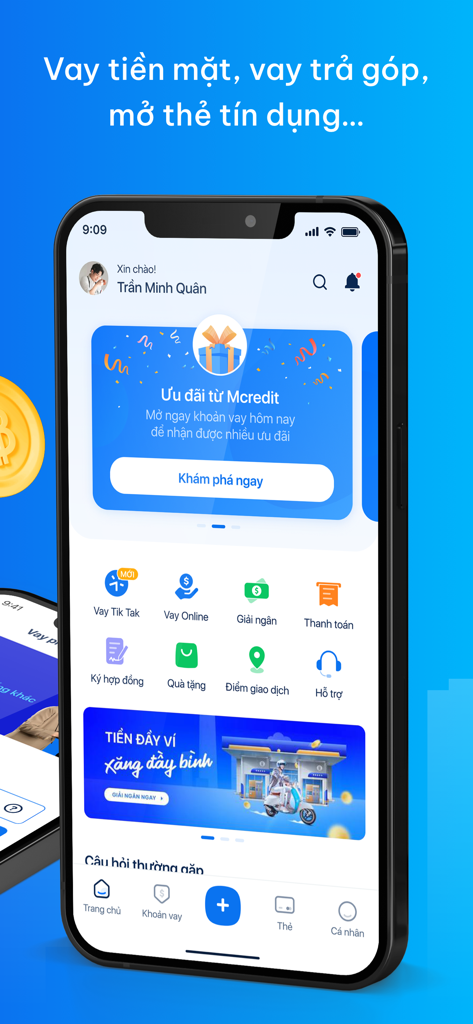 Panel de la aplicación móvil Mcredit que muestra servicios financieros para préstamos y tarjetas de crédito en vietnamita