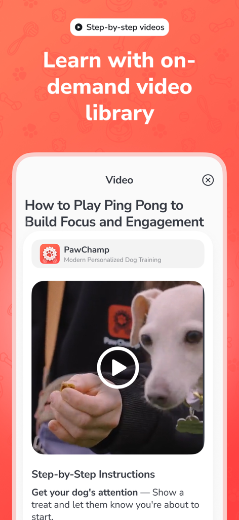 Interfaz de la aplicación PawChamp que muestra una biblioteca de video bajo demanda con una lección de entrenamiento de perros paso a paso para desarrollar la concentración.