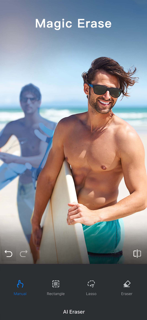 Un hombre en la playa usando la herramienta AI Magic Erase para eliminar a una persona del fondo de su foto