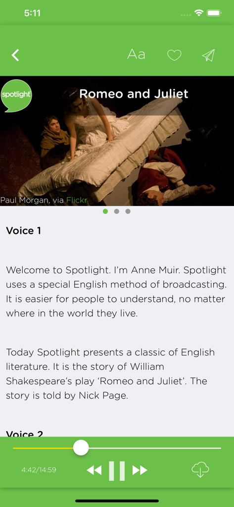 Radio English - Official App - Spotlight Englishアプリのスクリーンショット。ロミオとジュリエットに関するレッスンのトランスクリプトとオーディオプレーヤーが表示されている。