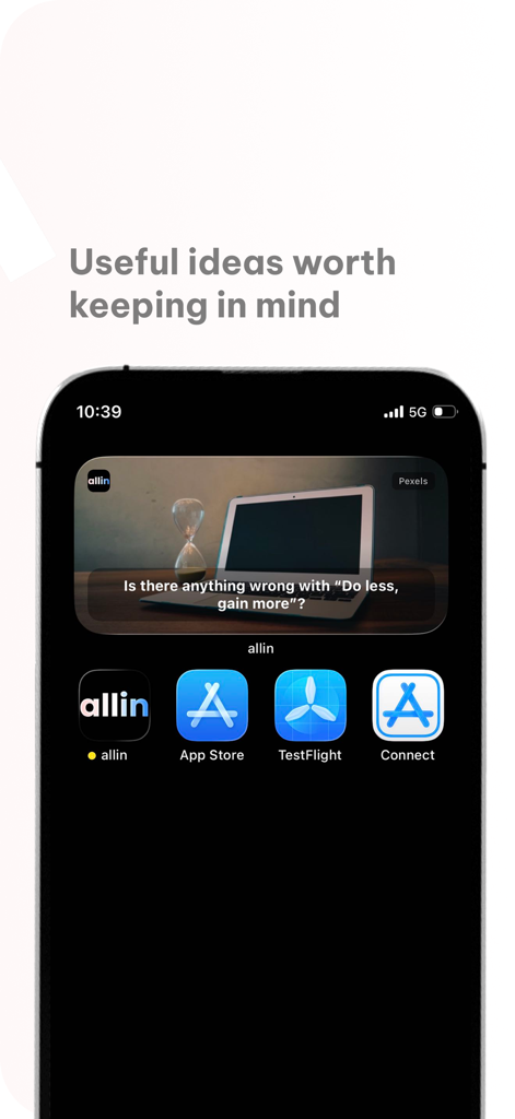 allin - Information you need - Schermata home dell'iPhone con il widget dell'app allin che mostra un suggerimento di apprendimento.