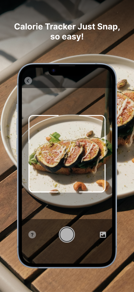 CaloPal - AI Calorie Tracker - Teléfono inteligente tomando una foto de una tostada de higo para rastrear automáticamente las calorías con CaloPal AI