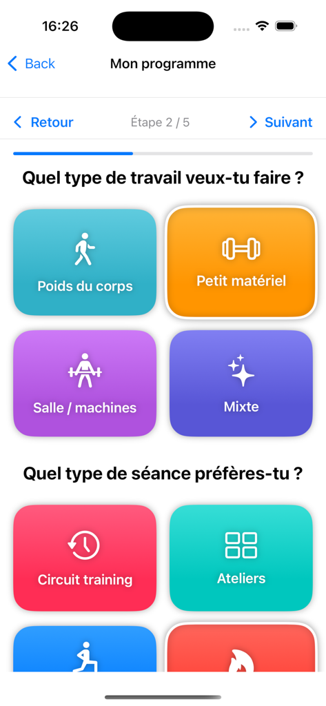EPS Muscu AI - Pantalla de personalización de entrenamiento en la aplicación EPS Muscu AI que muestra opciones para entrenamiento con peso corporal, máquinas de gimnasio y entrenamiento en circuito.