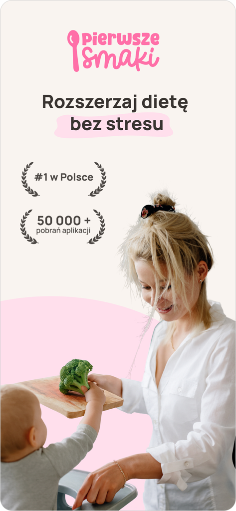 Une mère proposant un morceau de brocoli à son bébé avec le logo de l'application Pierwsze Smaki et des reconnaissances du marché polonais