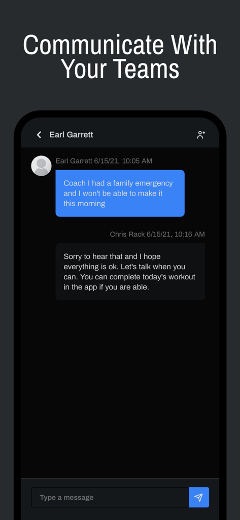 Interface de chat no aplicativo mostrando um treinador e um atleta se comunicando através do recurso de mensagens do RackCoach