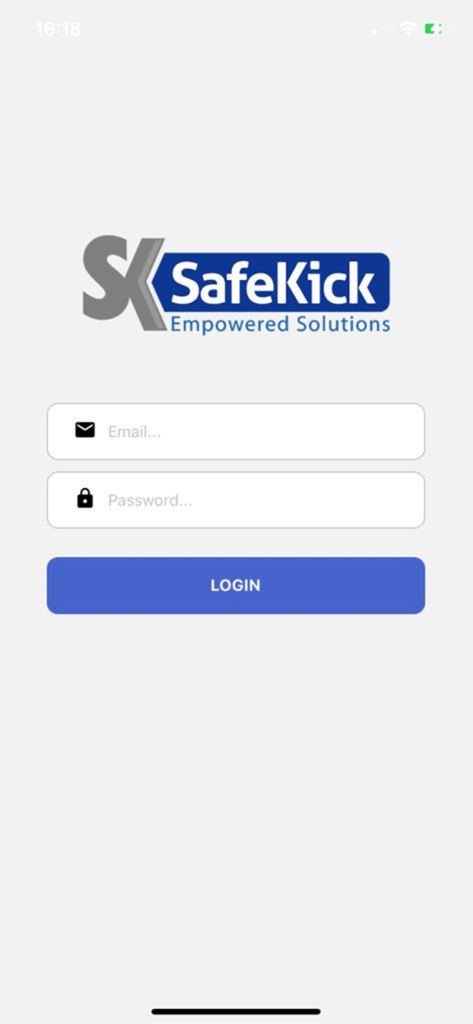 Tela de login do Safelink App apresentando o logotipo SafeKick Empowered Solutions e campos de autenticação