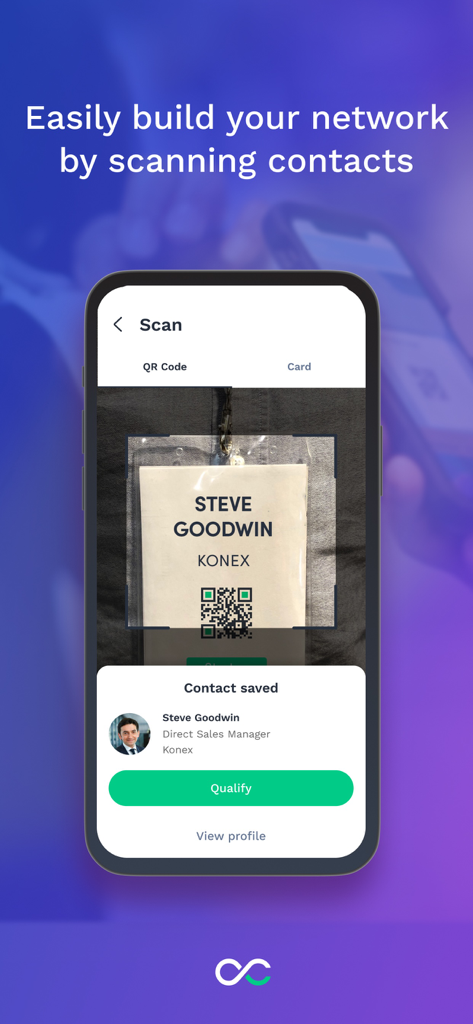L'application Swapcard scanne un code QR sur un badge d'affaires pour enregistrer un nouveau contact.
