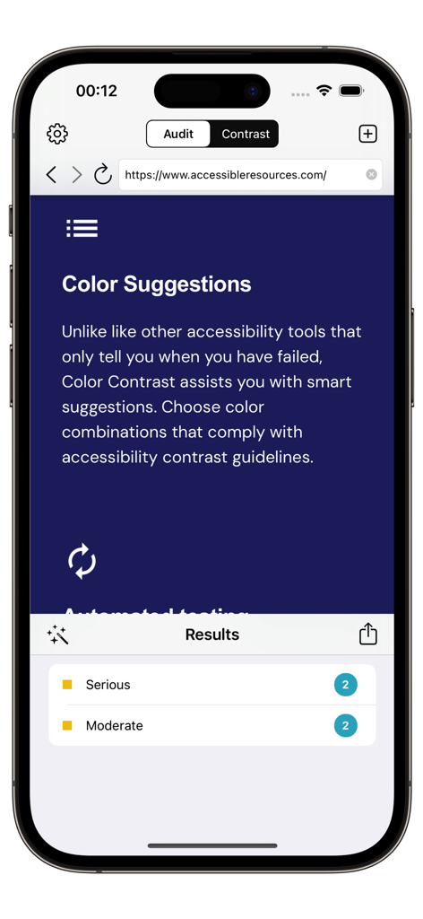 Interface de l'application Vérificateur d'accessibilité sur iPhone montrant les résultats d'un audit automatisé pour un site web, incluant des problèmes graves et modérés.