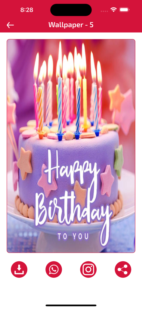 Birthday Wishes & Cards - Un gâteau d'anniversaire violet avec des bougies allumées et une salutation Joyeux Anniversaire