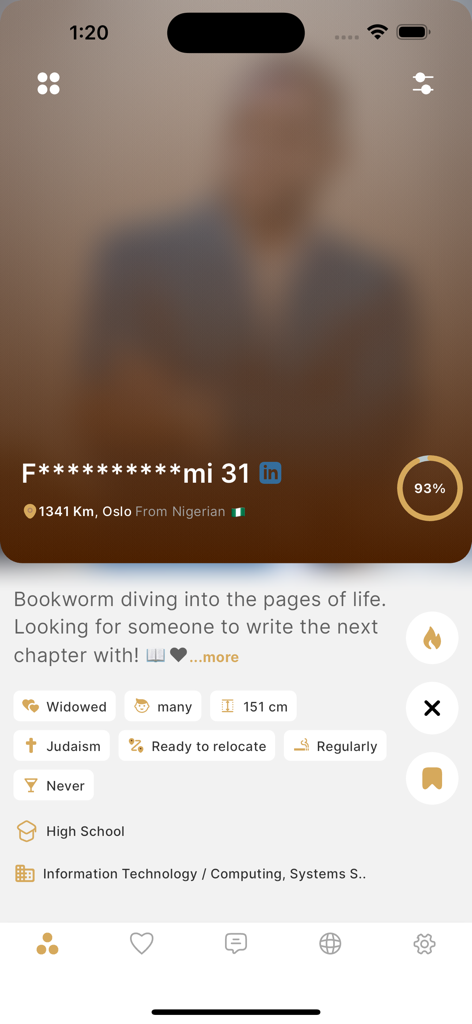 Elite Ndolo - Afro Dating - Perfil de usuario borroso en la aplicación Elite Ndolo Afro Dating que muestra antecedentes profesionales e intereses personales.