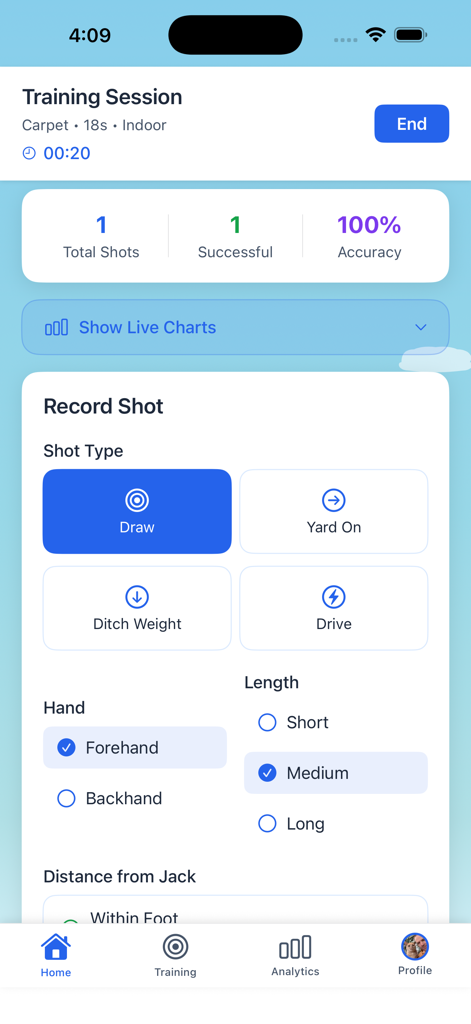 Torny - Interfaz de la aplicación Torny que muestra la pantalla de registro de tiro con opciones para el tipo de tiro, mano y longitud de los bolos sobre césped durante una sesión de entrenamiento.