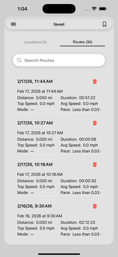 Offline GPS Tracker & Compass - Una lista de rutas de senderismo guardadas con estadísticas detalladas como distancia y duración en la aplicación Rastreador GPS sin conexión.