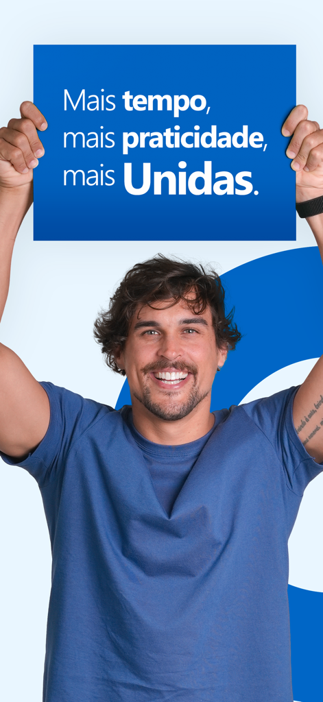 Unidas Aluguel de Carros - 렌터카 앱을 위해 'Mais tempo mais praticidade mais Unidas'라는 문구가 적힌 파란색 간판을 들고 있는 웃는 남성