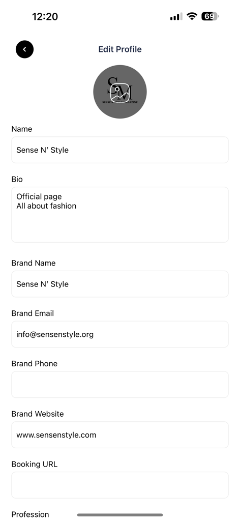 Sense N' Style - Pantalla de Editar Perfil en la app Sense N' Style mostrando campos de perfil de empresa como Nombre de Marca, Correo Electrónico y Sitio Web.