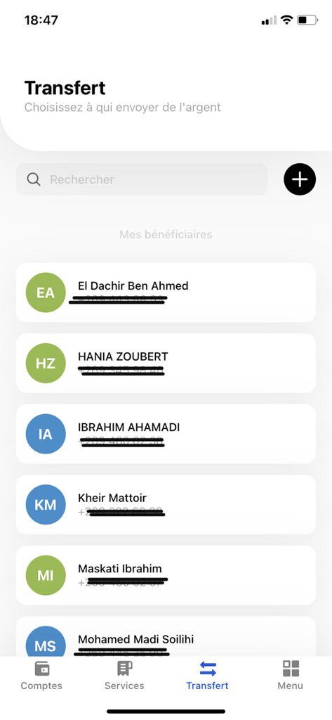 Tela de transferência do aplicativo HOLO mostrando uma lista de beneficiários salvos com seus nomes e iniciais.