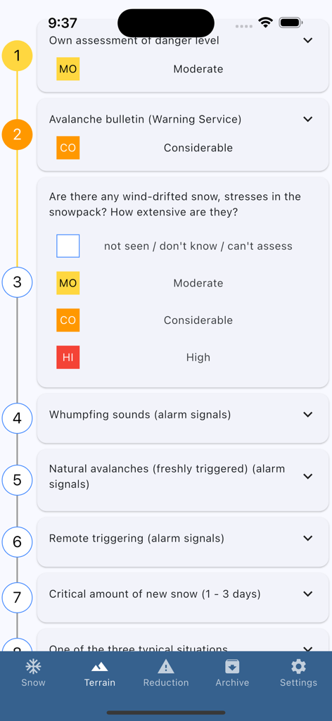 Nivocheck 1.0 - Nivocheck app interface displaying a multi-step checklist for estimating local avalanche danger levels using the Munter method.