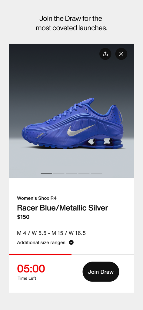 Interface de l'application Nike SNKRS montrant un compte à rebours pour participer au tirage au sort des Women's Shox R4 Racer Blue sneakers