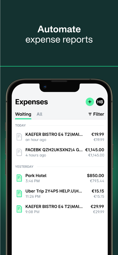Pantalla de la app Payhawk que muestra una lista de gastos empresariales automatizados y detalles de transacciones en un dispositivo móvil