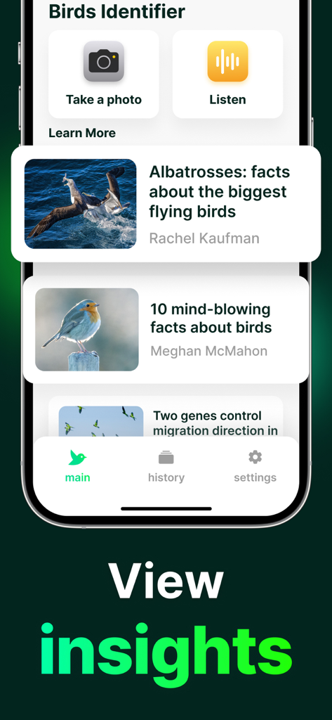 Bird ID - Call Identification - 鳥の写真撮影や鳴き声を聞くためのボタンと、鳥に関する教育記事のフィードが表示されている、鳥の識別用のモバイルアプリケーションインターフェース