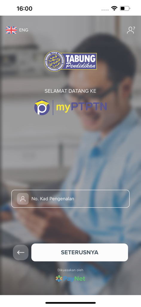 Pantalla de inicio de sesión de la aplicación myPTPTN que muestra la entrada de la tarjeta de identificación y el botón Siguiente.