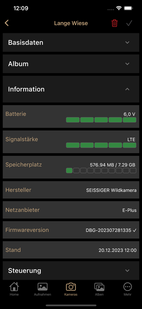 SUPERSIM - Interface of the SUPERSIM app showing detailed camera information including battery life, LTE signal strength, and storage status for a remote trail camera.