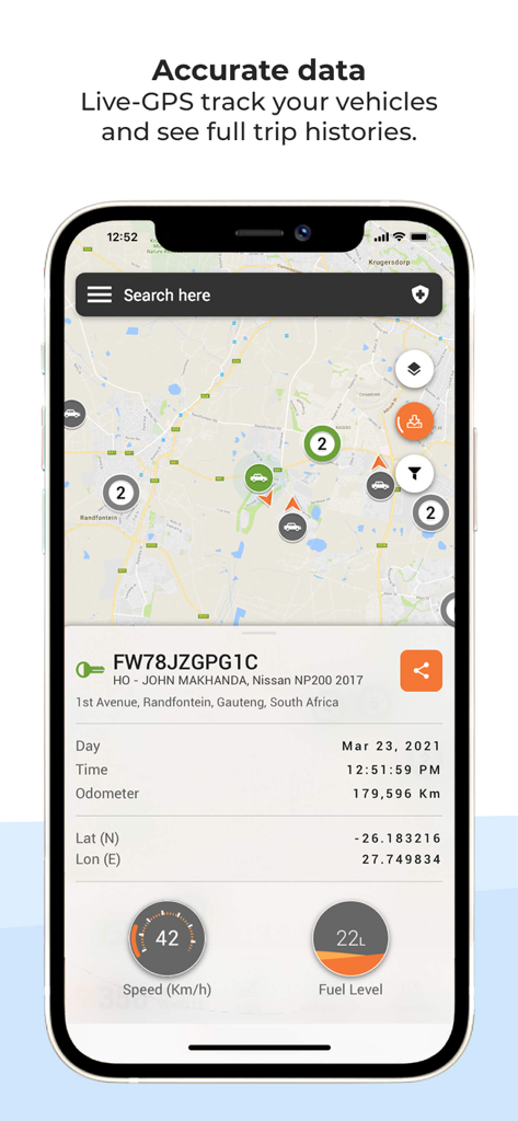 Cartrack GPS, Vehicle & Fleet - Cartrack-App-Oberfläche mit Live-GPS-Tracking von Fahrzeugen auf einer Karte mit Geschwindigkeits- und Kraftstoffanzeigen