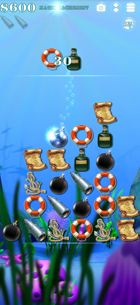 Jugabilidad del rompecabezas de fusión Magic Alchemist Under the Sea con elementos náuticos.