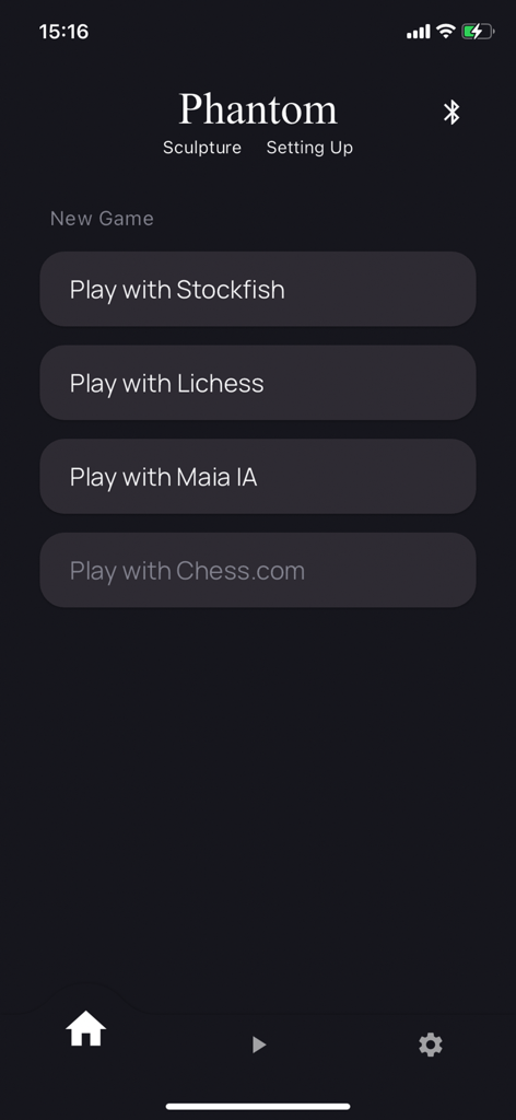 The Phantom App - Die Benutzeroberfläche der Phantom Chess App, die Spielmodus-Auswahlen für Stockfish Lichess und Maia AI anzeigt
